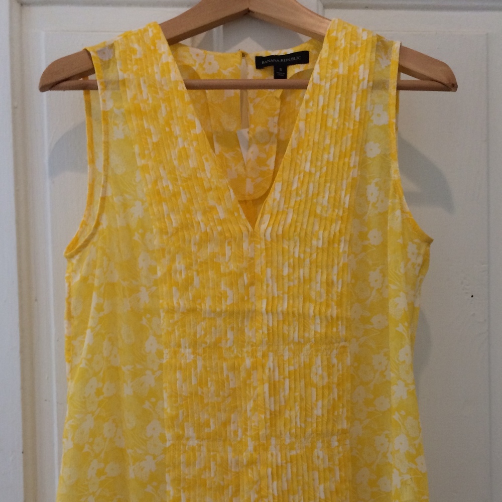 Banana Republic sleeveless top